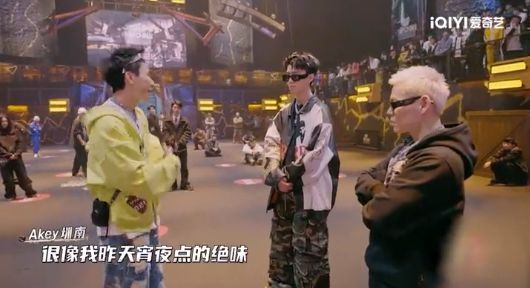 拿下代言网友：好歹毒的商战！K8凯发黄子韬靠“黑眼圈”(图22)
