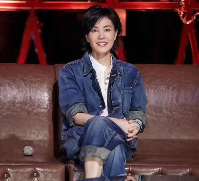 春晚飞日本打美容针难怪谢霆锋那么爱她凯发K8首页登录55岁王菲太拼了为上