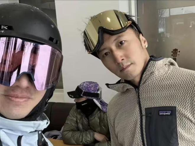 春晚飞日本打美容针难怪谢霆锋那么爱她凯发K8首页登录55岁王菲太拼了为上(图9)
