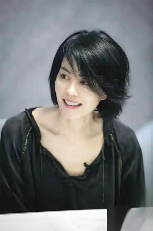 春晚飞日本打美容针难怪谢霆锋那么爱她凯发K8首页登录55岁王菲太拼了为上(图10)