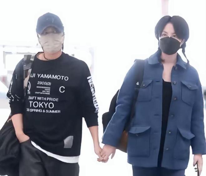 春晚飞日本打美容针难怪谢霆锋那么爱她凯发K8首页登录55岁王菲太拼了为上(图11)