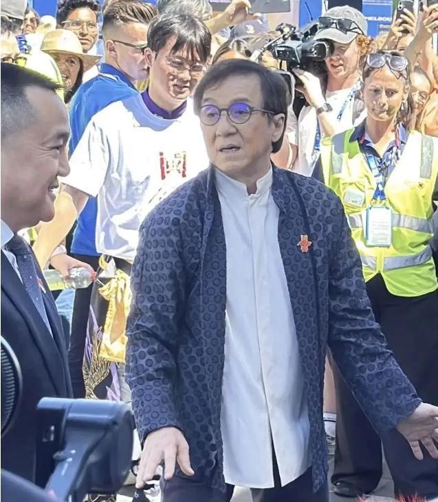 满脸皱纹韦唯疲惫沧桑冯远征眼袋有3层k8凯发一触即发明星老了不敢认朱军