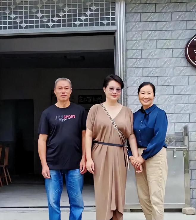 满脸皱纹韦唯疲惫沧桑冯远征眼袋有3层k8凯发一触即发明星老了不敢认朱军(图24)